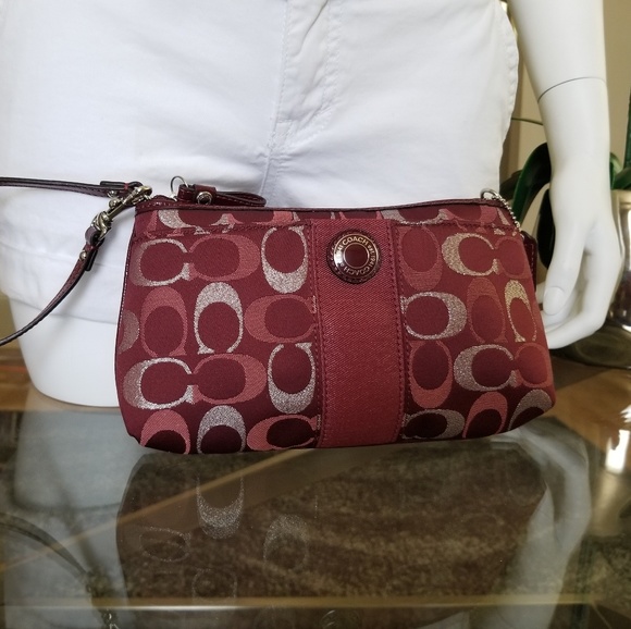 Coach Handbags - NWOT Lovely COACH Clutch Wristlet